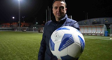 Teknik direktörüne kızıp futbolu bıraktı, kendisi hoca olup 7 kupa kazandı