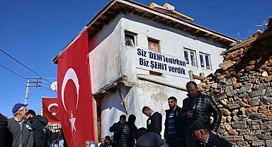Teröre ve siyasi uzantılarına unutamayacakları pankartlı mesaj