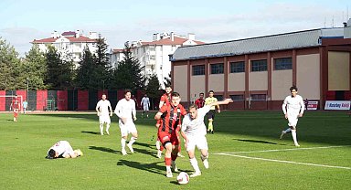 TFF 2. Lig: GMG Kastamonuspor: 3 - Karaman Futbol Kulübü: 2