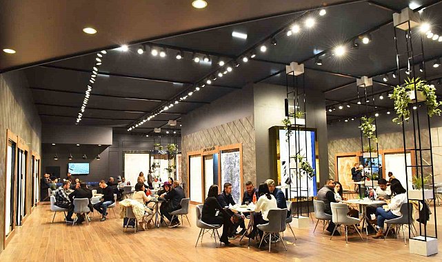 Ticaret Bakan Yardımcısı Volkan Ağar halı fuarını ziyaret etti