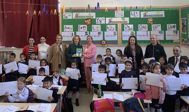 TİKA'nın katkılarıyla KKTC'de birinci sınıf öğrencilerine kitap dağıtımı gerçekleştirildi