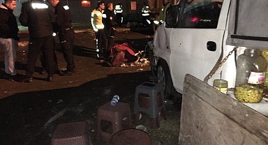 Tır, köfte yiyen müşterilerin arasına daldı: 5 yaralı