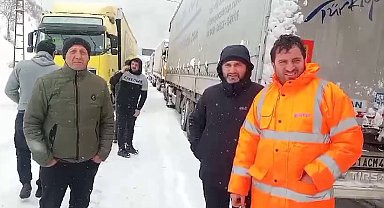 Tır sürücüleri Posof'ta mahsur kaldı