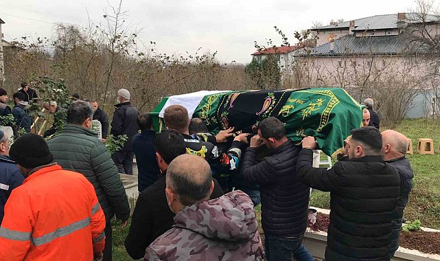Tırın çarpması neticesinde hayatını kaybeden şoför Sakarya'da toprağa verildi