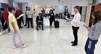 Tiyatro provaları devam ediyor