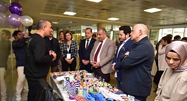 Toplum Ruh Sağlığı Merkezi danışanları, eserlerini yıl sonu sergisinde görücüye çıkarttı