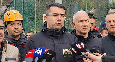 Toprak altında kalan anne ve oğlunun cenazelerinin çıkarılması için çalışmalar sürüyor