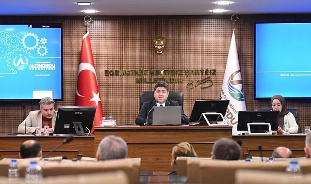 Tören: "Şehrimizi daha ileri hedeflere taşımak için çalışacağız"