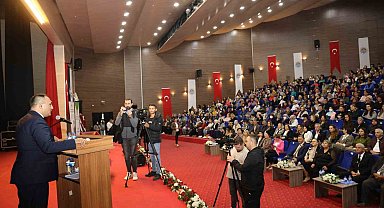 Toroslar'da 'Kadınlar Hakları Günü'ne özel sergi ve panel düzenlendi