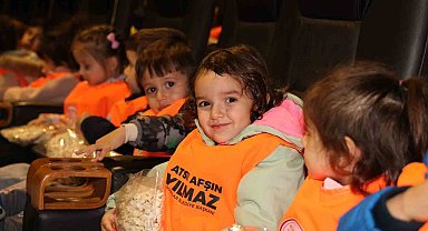 Toroslar'da anaokulu öğrencileri sinema ile buluştu