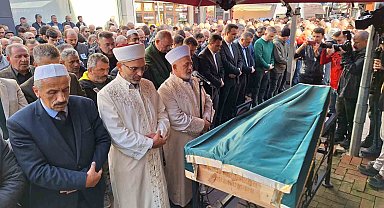 Trabzon'un Beşikdüzü ilçesinde dalgalara kapılan lise öğrencilerinden Emir Berke Aşık Vakfıkebir ilçesinde toprağa verildi