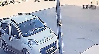 Trafik kazası güvenlik kamerasına yansıdı