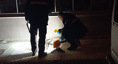 Tüfekle dernek kapısına dayanan şahıs polis ekipleri tarafından yakalandı