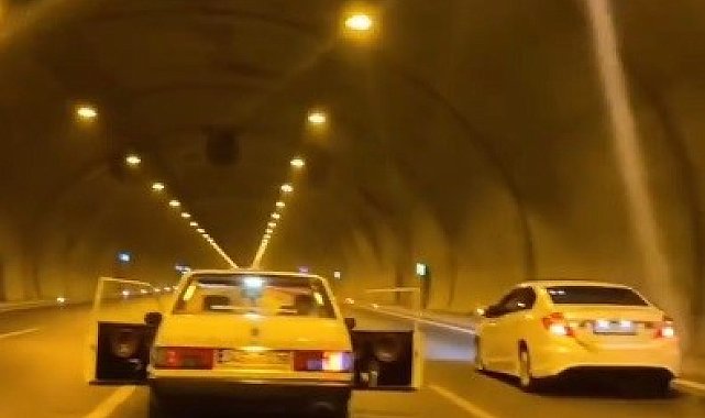 Tünelde aracın kapılarını açarak yolculuk yaptılar