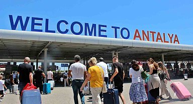 Turizm kenti Antalya'da ilk 11 ayda turist rekoru