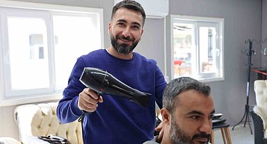 Türk Kızılay'ın desteği ile iş yeri sahibi olan berber, hayata umutla bakıyor