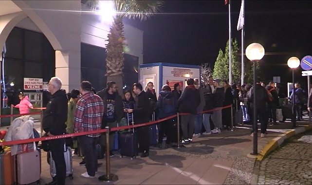 Türk tatilcilerden Yunanistan'ın Midilli Adası'na akın