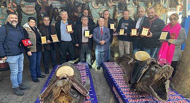 Türkiye Deniz Canlıları Müzesi'ne gazetecilerden 15 plaket birden verildi
