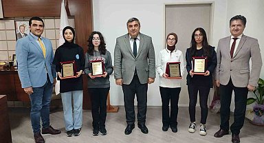Türkiye Münazara Yarışmasında Türkiye 3'ncüsü oldular