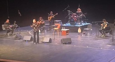 Türkiye şehitlerine ağlarken konser düzenlediler