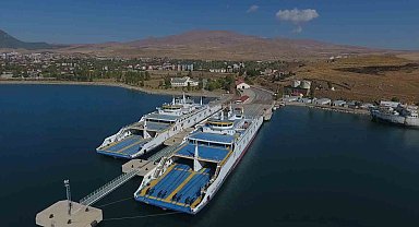 Türkiye'nin en büyük feribotları Van Gölü'nde yük taşımacılığına ivme kattı