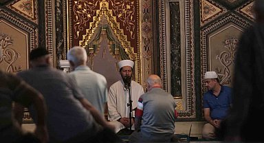 Türkiye'nin her yerinden bu imamı dinlemeye geliyorlar