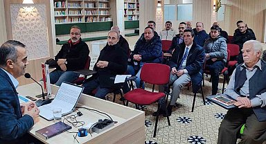 TYB'nin konuğu olan Karaağaç, "Yaşamın Metafizik Boyutu" konusunu anlattı