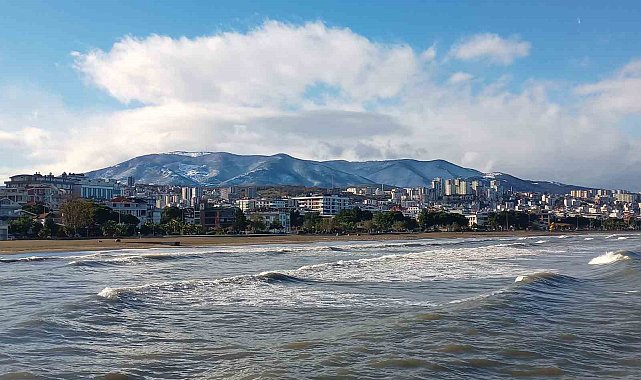 Üç güzellik aynı karede: Kar, kumsal ve deniz