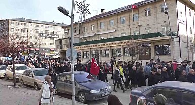 Ülkü Ocakları şehitler için yürüdü