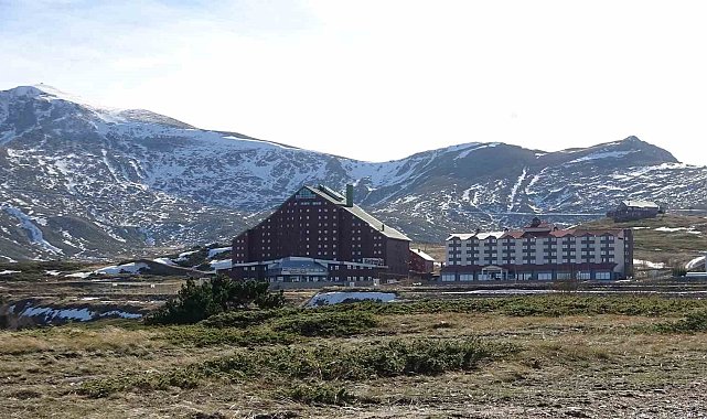Uludağ'da karlar eridi, güneş ve rüzgar hakim