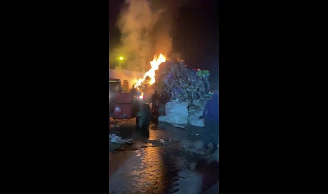 Ümraniye'de atık toplama merkezi alev alev yandı