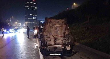 Ümraniye'de virajı alamayan otomobil takla attı: 1 yaralı