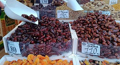 Umreye giden vatandaşların dönüşlerinin yaklaşmasıyla hurmaya talep arttı