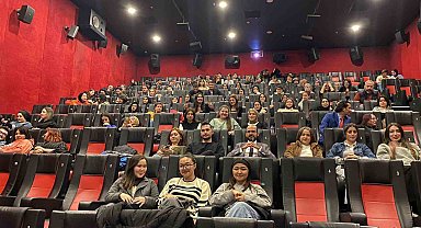 Üniversite öğrencileri, 'Aybüke: Öğretmen Oldum Ben' filmini izledi