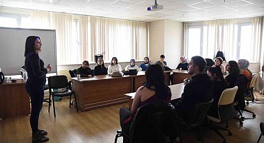 Üniversite öğrencilerine etkili iletişim yöntemleri anlatıldı