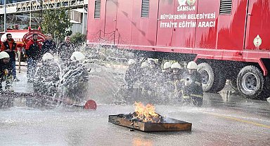Üniversite öğrencilerine temel itfaiye eri eğitimi