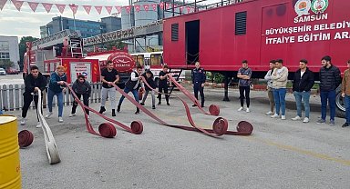 Üniversite öğrencilerine uygulamalı temel itfaiye eğitimi