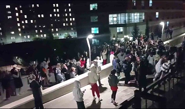 Üniversite yurdunda asansör protestosu