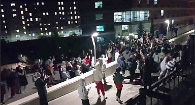 Üniversite yurdunda asansör protestosu