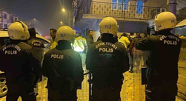 Uşak'ta "dur" ihtarına uymayan şüpheliler polis aracını yumrukladı