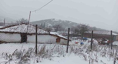 Uyarılar gerçeğe dönüştü: Edirne'de kar yağışı başladı