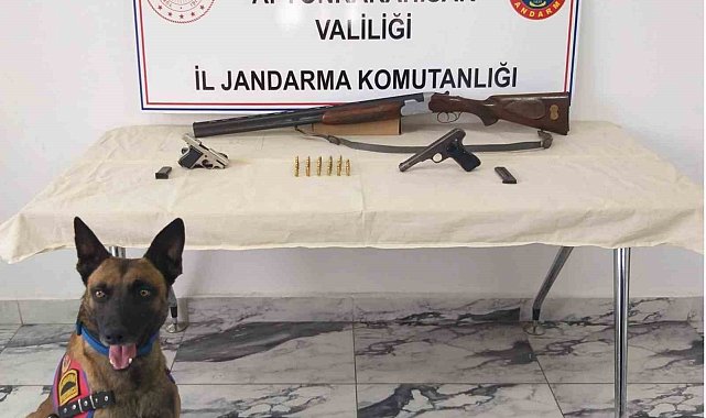 Uyuşturucu baskını yapılan adreste ruhsatsız tabanca ve tüfek ele geçirildi