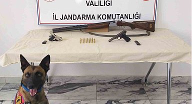 Uyuşturucu baskını yapılan adreste ruhsatsız tabanca ve tüfek ele geçirildi