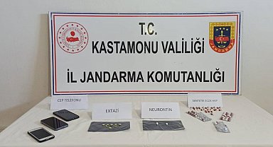 Uyuşturucu haplarla yakalanan 4 şüpheli gözaltına alındı