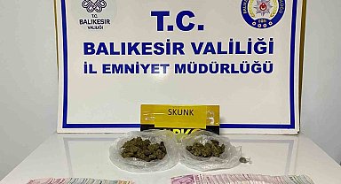 Uyuşturucu maddeyi otomobilin havalandırmasına sakladılar