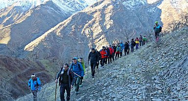 Vali Ali Çelik'ten Beyaz Dağı'na tırmanış