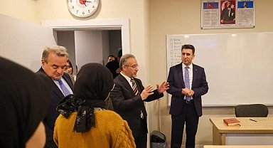 Vali Aygöl, Hafızlık Kur'an Kursu öğrencileri ile bir arada