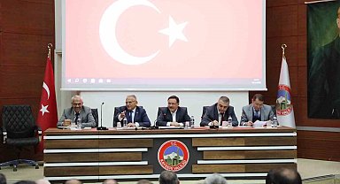 Vali Çiçek mahalle muhtarlarını dinledi