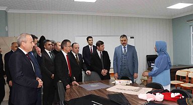 Vali Çiftçi, Karnavas bezine hayran kaldı