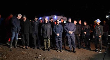 Vali Coşkun'dan umutlandıran açıklama: "Göçük altındaki işçimizle ses irtibatımız var"